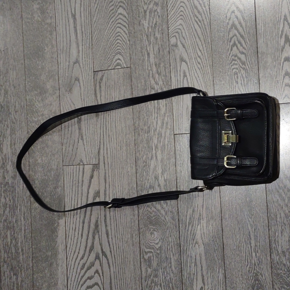 Beautiful faux leather shoulder bag by Steven Madden 🌼🍀☘️